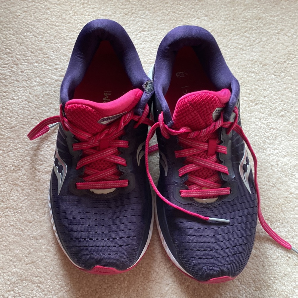 Womens Saucony guide shoes